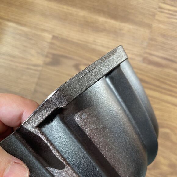 Lodge 1896 Cast Iron Fluted Cake Pan RARE* DISCONTINUED - Picture 11 of 14